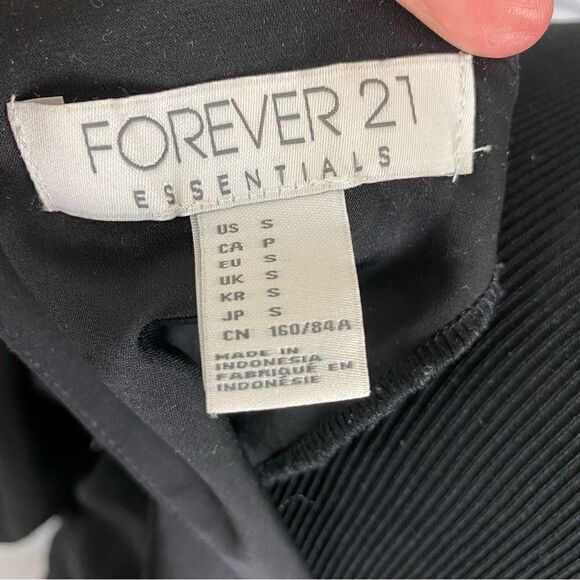 Forever 21 shift dress w/3/4 sleeves knee length
black size small - Picture 10 of 11
